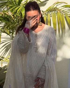 Zara Noor Abbas Instagram - Noorejahan ki chooriyan - Gharara aur bohat sara magic!