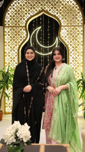Zareen Khan Instagram - Jo insaan Allah ke samne jhukta hai, uska maqam duniya ki har bulandi se ooncha hota hai. 💫🤍

Jab insaan apne aap ko chhota samajhne lagta hai, tab Allah usse sabse bada bana deta hai. 💖✨

Allah ke raaste mein ki gayi khidmat, asal mein tumhare dil ka sabse bada imtihaan hoti hai. 🤲✨

Shukriya @zareenkhan for being on the show. Link in bio!