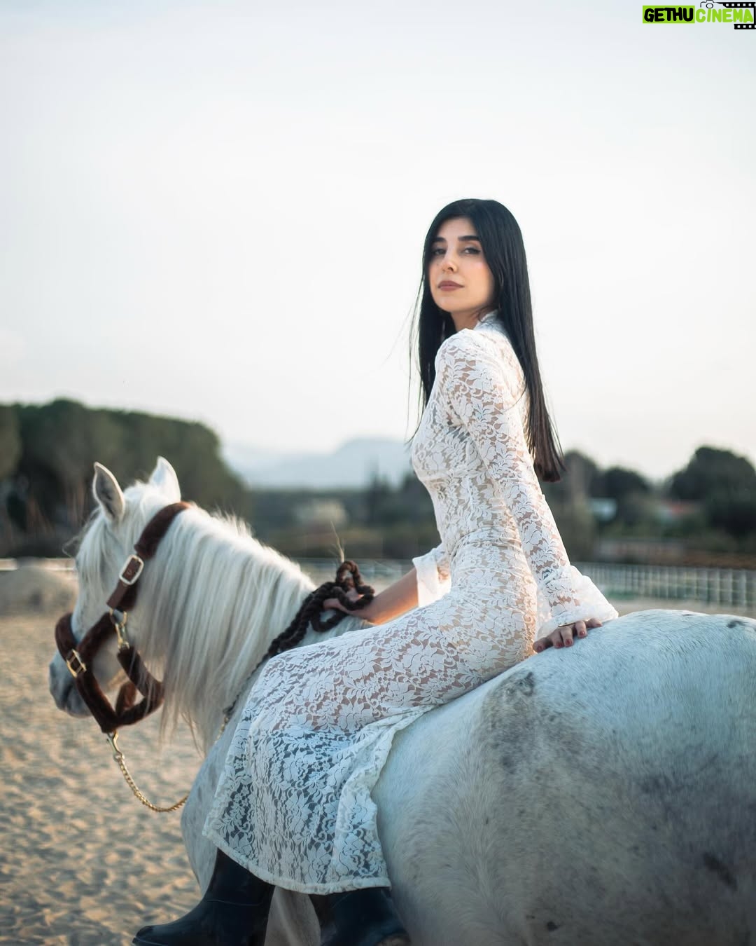 Zeina Makki - 16.3K Likes - April 4 — Happy Rebirth to me 🤍🎂
اليوم أطفئ شمعة أخرى في عمري، لكن النور في داخلي يزداد اشراقاً
احتفلت بنفسي حيث ينتمي قلبي، مع رفيقة روحي..
لا ضجيج…لا مظاهر. لا شيء سوى الأرض تحتنا و السماء فوقنا و الطاقة التي تربطنا بالكون بأسره.
كل ما مضى ورائي، و كل ما ينتظرني أمامي. أمّا الآن، فهذه اللحظة مِلكي … و هي الأجمل
عام جديد يبدأ، وأحمله في قلبي بشغف، بامتنان لكل ما مضى، وبحماس لكل ما ينتظرني.
٣٥ سنة و قلبي أخيراً بمكانه
عيد ميلاد سعيد لي 🤍🦋
📷 @anthony.nassarr