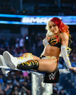 Zelina Vega Instagram - @zelinavegawwe vs. @chelseaagreen 🔥 #SmackDown