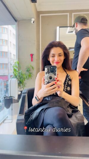 Zhalay Sarhadi Instagram - #nişantaşi salon service 
💖🫶🏻🥰

Getting a hair transformation for #sheygotbae reception 

#turkey #istanbul #zhalay #zhalaysarhadi #hairdo