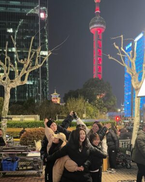 Zhu Zhu Instagram - Set life 🌇