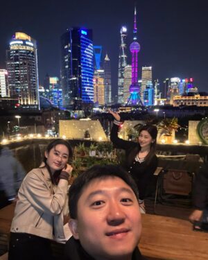 Zhu Zhu Instagram - Set life 🌇