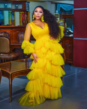Zynnell Zuh Instagram - Golden blooms and vibrant dreams. Drifting in elegance, one flowy step at a time. Cheers to new beginnings this April! #Zyellegant #LuxuryFashion #BoldAndBeautiful” 

Dress @zyellegant 
Shot by @cassidy_films