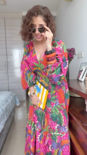 aiana jain Instagram - Something old something new !!!
Dress : @farmrio 
Bag : @artchivesindia 
Footwear : @aprajitatoorofficial 
Sunglasses : @rayban 
Lipstick @maccosmeticsindia share Sultriness
Bangles : @jaypore 
.
.
.
.
.
.
.
.
.
.

. #aianajsays #aianajloves #aianajstyles #aianaj #everydaystyle #love #find #count #divine #shebang