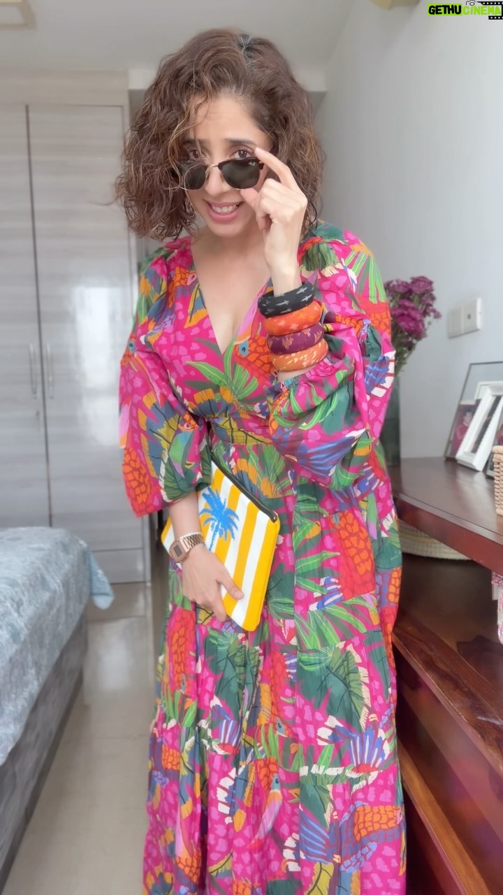aiana jain - 5.9K Likes - Something old something new !!!
Dress : @farmrio
Bag : @artchivesindia
Footwear : @aprajitatoorofficial
Sunglasses : @rayban
Lipstick @maccosmeticsindia share Sultriness
Bangles : @jaypore
.
.
.
.
.
.
.
.
.
.
. #aianajsays #aianajloves #aianajstyles #aianaj #everydaystyle #love #find #count #divine #shebang