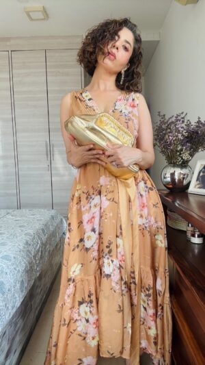 aiana jain Instagram - Do you have a magic dress ?
. Dress : @naavbyavneet 
. Footwear : @charleskeithofficial 
. 
.
.
.
.
.
.
.
.
.
.
.
.
.
.
.
.
#aianaj #aianajsays #aianajloves #aianajstyles #everydaystyle #silkdress #love #find #count #divine #shebang