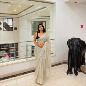 ayshayrav Instagram - Aiming to look like rasagulla 🌝

#saree#india#fyp#ayshayrav
