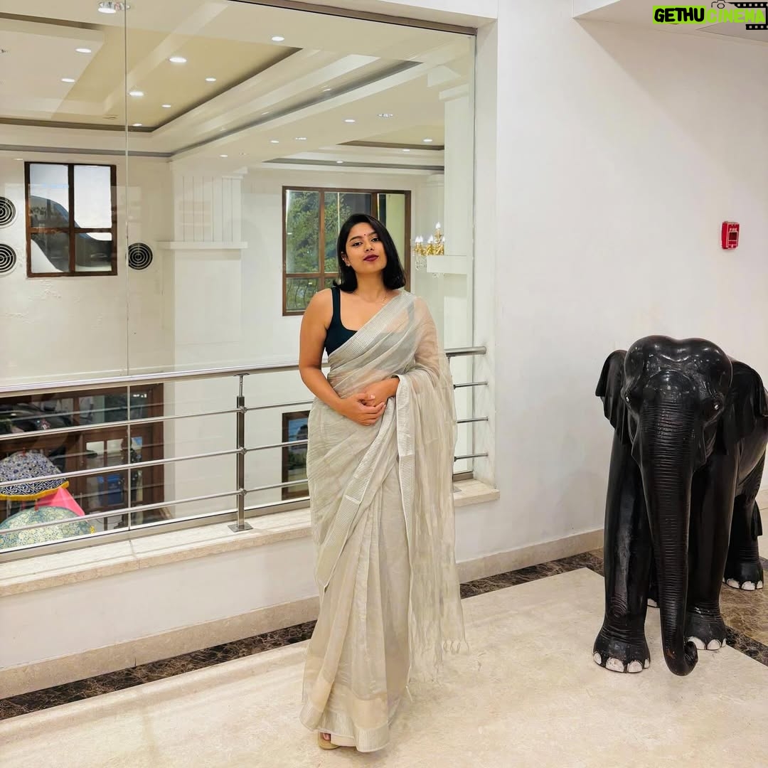 ayshayrav - 1.7K Likes - Aiming to look like rasagulla 🌝
#saree#india#fyp#ayshayrav