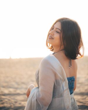 ayshayrav Instagram - Avalum Nanum Alaiyum kadalum 🌊

Corset from @weaversknot.shop 🪅

Taken by @nature_made_man 📸