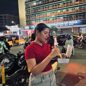ayshayrav Instagram - Swipe last to see what we got from @craveindia24 🍔

Open till 2am 💯
Opp to LIC Chennai 📍

HAVE YOU TRIED IT YET ? 

#foodlover#foodporn#beefburger#fyp#crave#nightlife#nightlifeinchennai#opentill2am#chennai#notsponsored