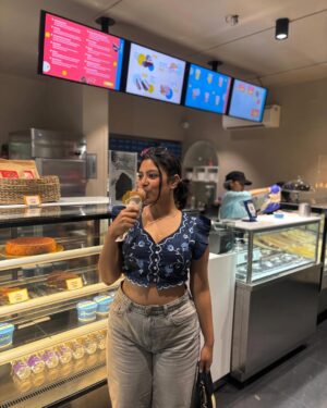 ayshayrav Instagram - What an addict looks like 🍦