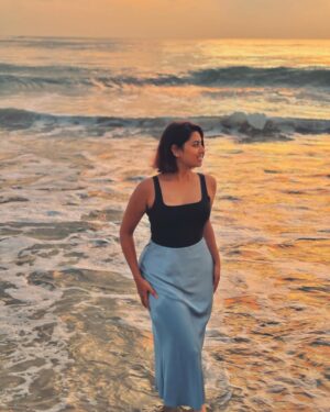 ayshayrav Instagram - #kadalmelkadhal 🐋🌥️

Outfit from @zara