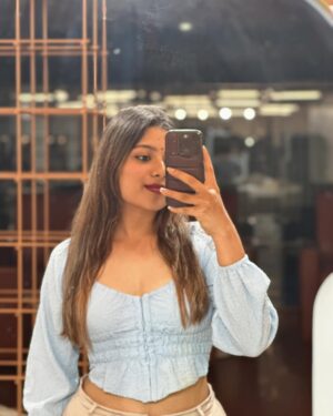 ayshayrav Instagram - Swipe right to cut my hair 🎬