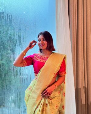 ayshayrav Instagram - #saree 🎁