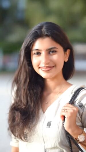 dharshini sudhakar Instagram - Azhagiya raguvaranae 🌷♥️….

Wearing @laeila.india 
📸 @pixelin.ae 

#dxb #uaetamil #uaelife #tamil #uae #selflove