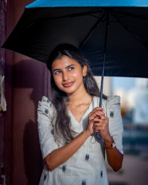 dharshini sudhakar Instagram - சங்கத்தில் பாடாத கவிதை ✍️❤️….

Wearing @laeila.india 
📸 @freelance.photography.dubai 

#dxb #tamil #uaetamil #photography #vintage