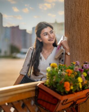 dharshini sudhakar Instagram - சங்கத்தில் பாடாத கவிதை ✍️❤️….

Wearing @laeila.india 
📸 @freelance.photography.dubai 

#dxb #tamil #uaetamil #photography #vintage