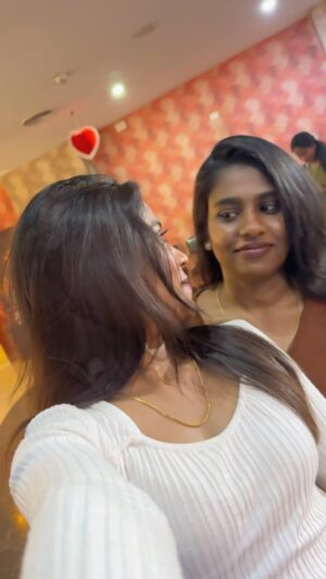dimple udayakumar Instagram - Pei iruku murugesa 🫣😰👻
.
.
#horror #murmur #fear