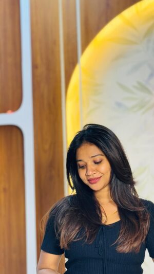 dimple udayakumar Instagram - _____MERMAID LAYERS _____
.
@dynosalon ✨
.
STYLIST @magician_mk & @kalu_popzz 
.
SHORTS & EDIT 
@karthik_x69 
.
FOR APPOINTMENTS 
☎️ 8778277514
.
LOCATION: BESSY BEACH / CHENNAI 
.
#salon #hairstylist #layers #instagram #instagood #instalike #trendingreels #trending #trendingsongs #hairdresser #womenshaircuts