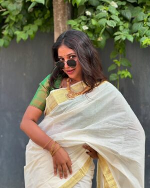 dimple udayakumar Instagram - Endha sare ..sugamano ?
.
.
#dimpleudayakumar