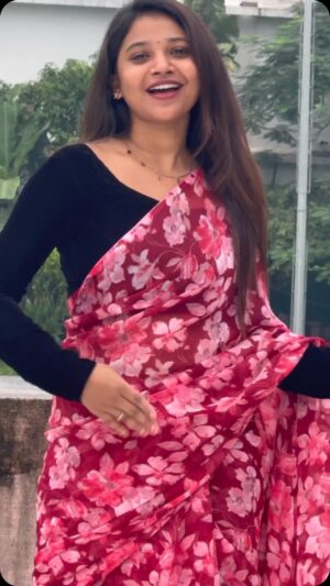 dimple udayakumar Instagram - 🌸❤️
.
.
#dimpleudayakumar #nofilter #fengalcyclone #rainy #hottea #irungabaii