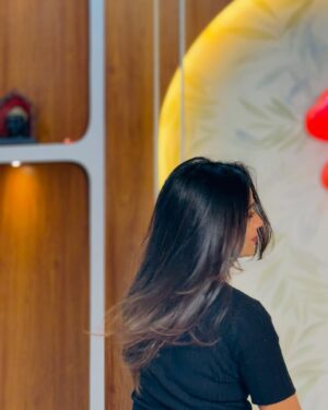dimple udayakumar Instagram - In The Era Of Loving MYSELF More❤️🫂✌🏻
@dynosalon ❤️💯
.
.
#dimpleudayakumar