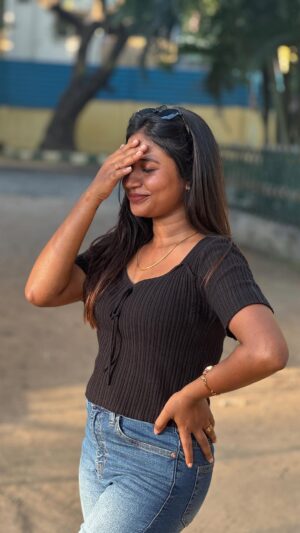 dimple udayakumar Instagram - Kaadhal naale kasappu dhane😮‍💨💔

@sonymusic_south wils_pat @aysha7__official @donglijumbo @santhosh_dhayanidhi @a.gan._ @ranjaniramadoss 

Choreo 💃 - @ritika_viswanath 

#KadhalKasakuthaiyyaRemix #TamilSongs #Tamil #Trending #Madrasdigitalmedia #Trendingtamil