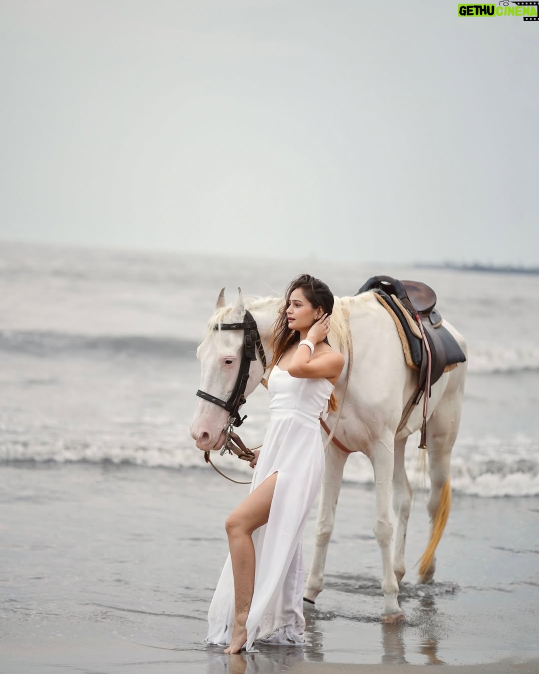 himanshi sharma - 32.3K Likes - Staying above the herd🤍
#photoshoot #photoshootwithhorse
#instagram #himmi