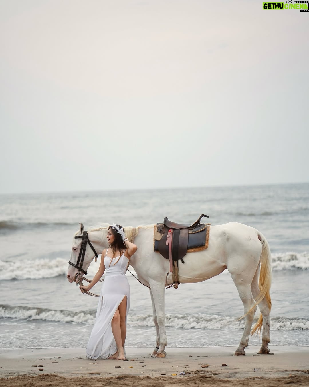 himanshi sharma - 32.3K Likes - Staying above the herd🤍
#photoshoot #photoshootwithhorse
#instagram #himmi