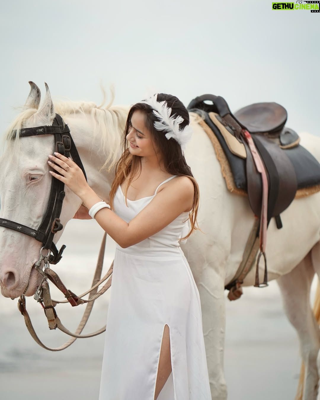 himanshi sharma - 32.3K Likes - Staying above the herd🤍
#photoshoot #photoshootwithhorse
#instagram #himmi