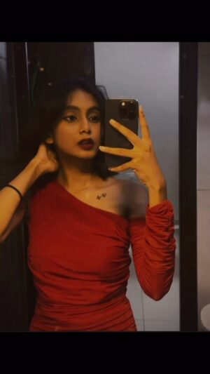 kavyyaa Instagram - bro thinks she’s living in an edit 🙂‍↔️🤓🩷🎀

#fyp #feedfeed #relatable  #tamil #tamilaesthetic #shorthair #rant #wdymkavyyaa