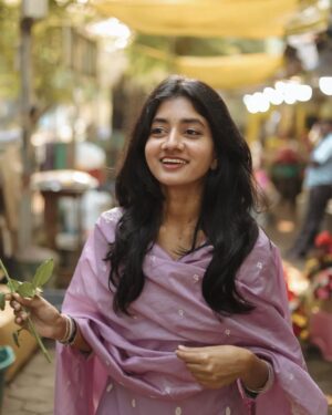 laavanya prol Instagram - This Candid 🤌🏻🦋
Outfit @aarni.clothing 🪻💜
📸@vasy_vendra 🫣💥
.
.
.
.
#photooftheday #candid #instagood #fashionstyle #pinterestaesthetic #photographylovers #portrait #potraitphotography #picoftheday #indianwear #fashionmodel #fashion #candidphotography #goodvibes #goldenhour #trend #tamilmusic #photoshoots #photoshoot #smile
