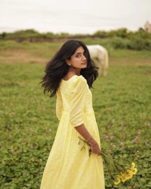 laavanya prol Instagram - 🌻
Outfit from @hopovertales 🤍
📸@vasy_vendra 🪄
.
.
.
.
#photooftheday #picoftheday #photographylovers #aestheticoutfit #aestheticoutfit #fashionstyle #instafashion #influencer #dress #outfitoftheday #nature #instagood #instapost #outfit #dresses