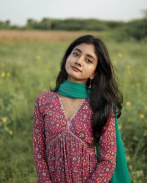 laavanya prol Instagram - @yours.tint 🌷
.
.
.
.
#photooftheday #photoshootmodel #outfit #indianwear #anarkalisuits #fashionstyle #fashion #instagood #indianwear #instapost #likesforlike #instagram #portrait #potraitphotography #womenphotography #fashionblogger