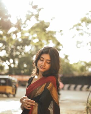 laavanya prol Instagram - Mom's saree ❣️
Frames @vasy_vendra 
.
.
.
.
#saree #sareelove #traditional #vibes #vintage #instagood #photooftheday #picoftheday #fashionphotographer #fashionphotography #photographer #potraitphotography