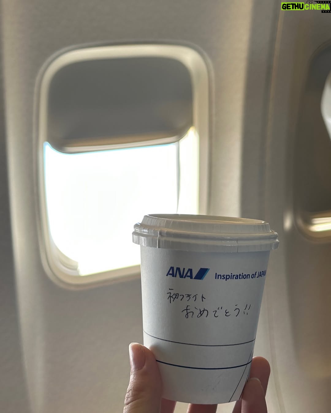 mako - 16.9K Likes - 少し早めのゴールデンウィークで沖縄行ってきました🏝️
坊や初フライト✈️
乗る前は不安でずっと胃がキリキリ(^.^)
行きは昼前だったのでまあ元気で全然寝なくて
ぐずってあやしてってやってたらあっという間の2時間でした。笑
(おもちゃいいかな〜って思ってあんまり持っていかなかったのを後悔したので
次からの飛行機は暇潰せるようなアイテム何個か持っていこう。)
沖縄着いたら良い天気すぎて
それだけでハッピーでした😊🧚
ドライブスルーで初めてのAWバーガー。なにこれ美味しすぎ。
今回お洋服はたくさん動けるようにとおもって
パンツルック多め👖
夜ご飯の時間はもう私が限界すぎて力尽きてる一枚。
坊や隣で余裕そうでしたね、ははは🍽️
そんな1日目☀️🎟️🥓