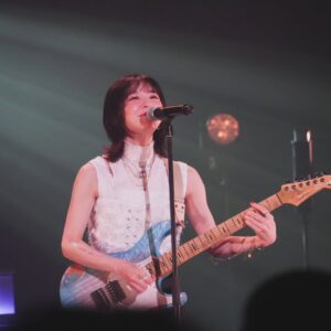 milet Instagram - 今日でデビュー6周年を迎えました。
新しい挑戦もしながら日々歌ってます。
今日も良い曲作ってるんだ。
聴いてくれるあなたの顔を思い浮かべながら。
音楽に、あなたに、救われてます。
応援してくれてありがとう。
Lots of love💚🩷