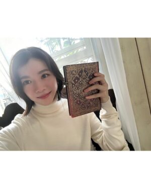 milet Instagram - 3月の #miletの日 です。
映画「知らないカノジョ」の感想やメッセージをたっくさんいただいて、改めてこの作品に出会えて、ピースのひとつになれたことに幸せを感じます。やりきって、よかった。
4月は自分と向き合いたい。そして歌もたくさん歌うぞ。やっぱり歌に救われてる。ありがとう音楽ー。。
#milet