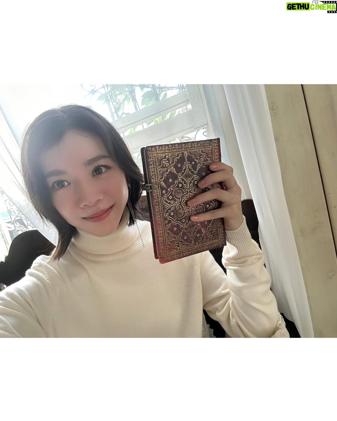 milet - 43.3K Likes - 3月の #miletの日 です。
映画「知らないカノジョ」の感想やメッセージをたっくさんいただいて、改めてこの作品に出会えて、ピースのひとつになれたことに幸せを感じます。やりきって、よかった。
4月は自分と向き合いたい。そして歌もたくさん歌うぞ。やっぱり歌に救われてる。ありがとう音楽ー。。
#milet