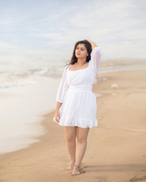 preetha reddy Instagram - U healed enough to create your time

#photoshoot#vedio#loveyourself#lovesongs#posituvevibes#beachvibes#vediography😉🎥