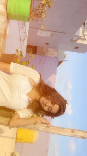 reshma reshu Instagram - Melithai melithai nan irunthen❤️👀 @reshma_reshu_22