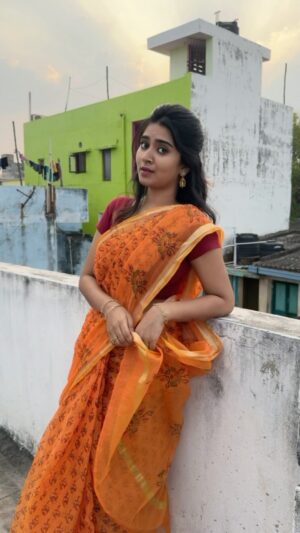 reshma reshu Instagram - Suthii suthi vanthigaa❤️🕊️ @reshma_reshu_22