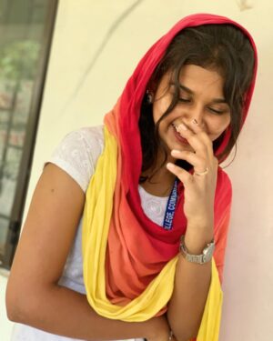 rithanya duraiswamy Instagram - “Keep your face always toward the sunshine—and shadows will fall behind you.” 
.
.
#passionpassport #photo #personality #potd #portraitphotography #polishgirl #positivequotes #pictureoftheday #perfect #photographer #photooftheday #collegelife #smile #love #loveislove #spreadlove #special #friendship #friends