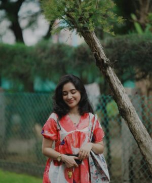 rj shree Instagram - சாலை எல்லாம் பூஞ்சோலை 🌴🍀🍃

#rjshree #instagram #post #instagood #instadaily