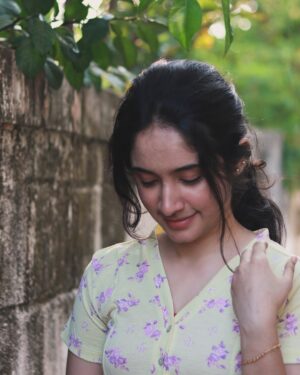 rj shree Instagram - Yellloveeeeee 🍋💛🌼

#rjshree #instagram #post #instagood #instadaily #instapost #self #pic