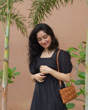 rj shree Instagram - Savour the little things 🖤🐝☕️

#rjshree #instagram #post #self