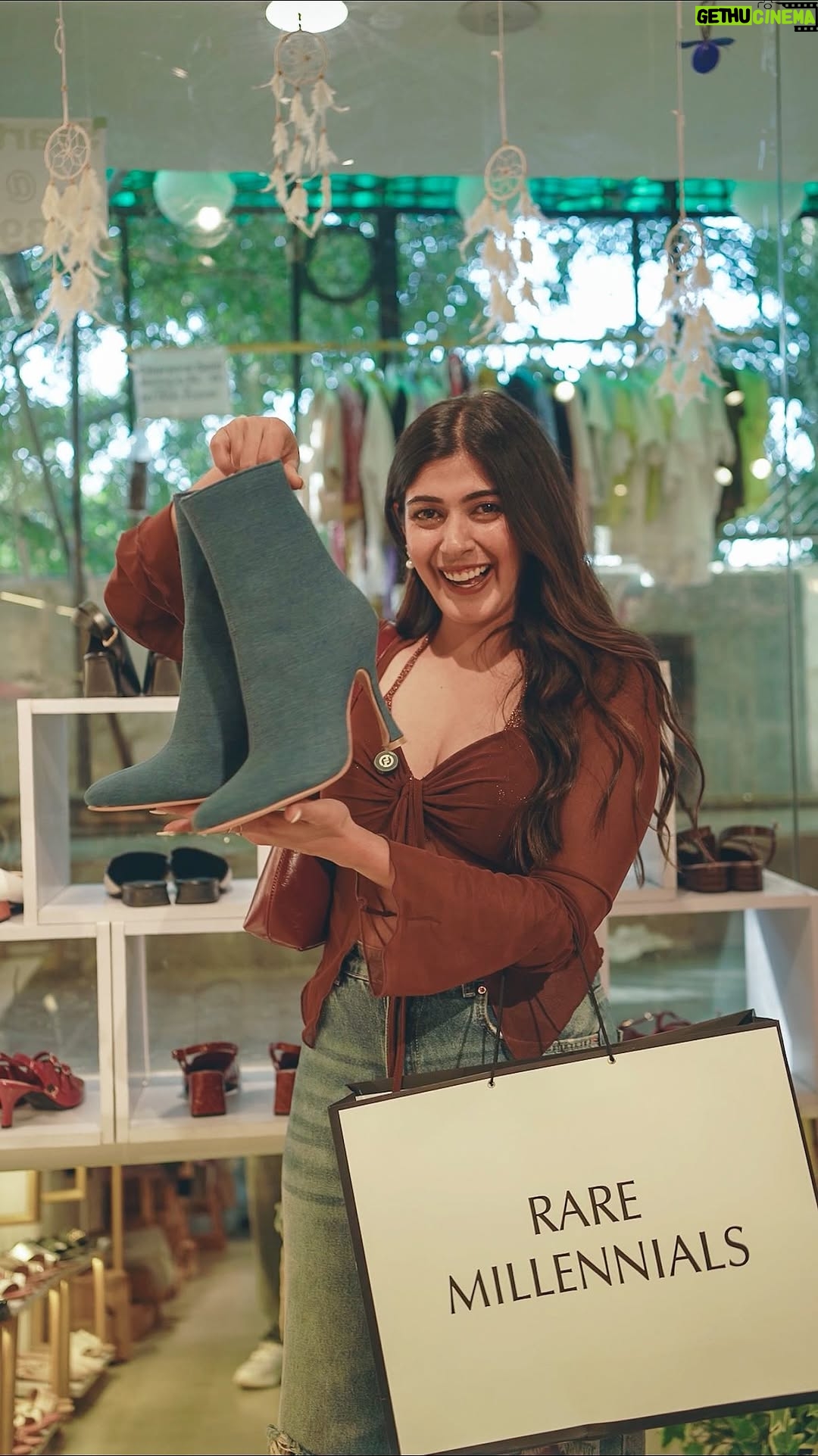 soundarya thakur - 12K Likes - Full vlog out on my Youtube Channel ✨
The famous Street Style Store has an offline store in Delhi! Want the exact location? The full collection? The prices? The real deal? I’ve spilled EVERYTHING in my latest YouTube video! ⚡🔥
🔗 Full video is linked, Comment “LINK”
#hauzkhasshopping #sss #streetstylestore #streetstylestoreofficial #budgetfashion #delhishopping #hauzkhasvillage #hauzkhasvillagediaries #youtuber #youtubevideo #soundaryathakur #formocloset