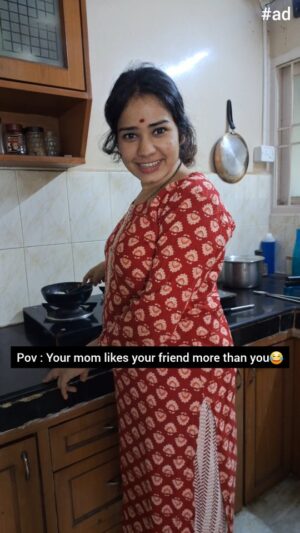 srimathi chimu Instagram - When your mom has a favorite child... and it’s NOT you. 
From making you run errands to hyping up your friend’s every move—moms, we see you! 

At least we got that @boost.india Milkshake to survive the chaos! Get yours now on @bigbasketcom in just 10 mins

Tag that friend who’s your mom’s real favorite! #Boostmilkshake #ad