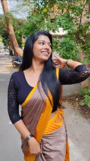 swetha kumar Instagram - Guess the Movie?? Nee dha Townu kula Talkuu🔥💛✨ #lyrics @swethakumar_off 

#vikram #dimman #tamil #movie #songs #saree #reels #slowmotion #trending #viral #reels #instagram #remixonreels #swethakumar_off